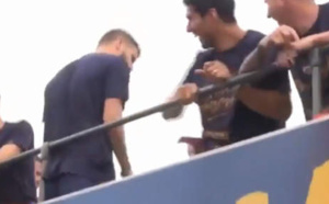 Piqué chambre Ronaldo et le Real lors de la parade du Barça