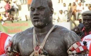 Le ministre des Sports Matar Bâ au chevet de Sa Cadior malade