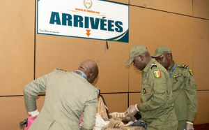 AIBD / Les Douanes ont saisi près de 30 kg de haschich : deux individu arrêtés et mis à la disposition du parquet de Mbour