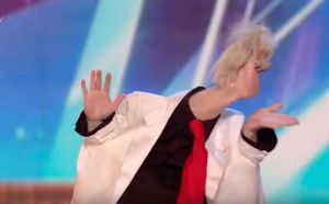 L'Allemande de 43 ans utilise ses pieds pour jouer au clown à Britain's Got Talent : L'originalité d'une création