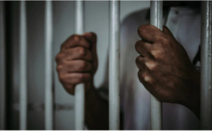 Mbacké : un détenu tente une évasion spectaculaire avant d’être rattrapé