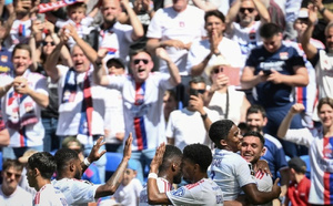 Olympique Lyonnais s’impose face à AJ Auxerre et reste en course pour la Ligue des champions