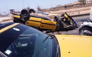 Photos - Accident au niveau de la Patte d'Oie : Un taxi se renverse au beau milieu de l'autoroute