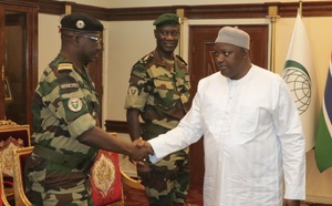 Coopération militaire : Le nouveau CEMGA sénégalais, l'Amiral Oumar Wade, reçu par Adama Barrow