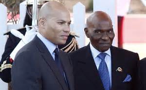 Annoncé au Qatar, Karim Wade se trouve à Versailles en compagnie de Me Madické Niang, Omar Sarr, Mme Viviane Wade, "Bro"...