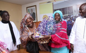 Images: Arona Coumba Ndoffène Diouf remet des paniers ramadan et enveloppes aux délégués de Biscuiterie