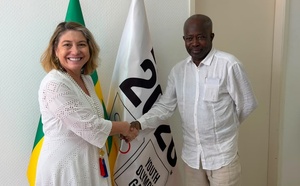 Christine Farges en visite à KER AYO : un échange autour de la créativité et de l’engagement de la jeunesse sénégalaise