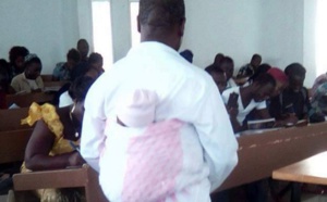 Bouaké : Pour faire cesser ses pleurs, un professeur porte l’enfant d’une étudiante pendant les examens