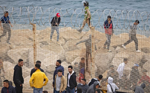 Ceuta sous pression : près de 60 000 migrants franchissent la frontière en quelques jours