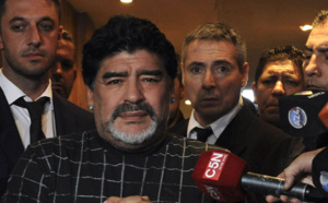 Diego Mara­dona et le président argen­tin exhortent Messi à rester