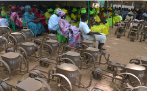 Pour booster la production agricole : Pape Abdoulaye Seck octroie 100 semoirs et 50 houes à la Fepromas de Paoskoto 