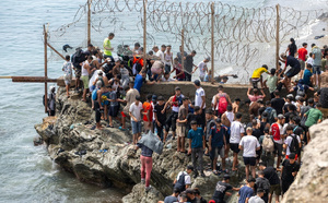Ceuta : un mois après la crise, la situation des jeunes migrants marocains toujours en suspens