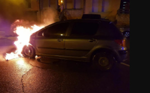 Podor : une voiture ravagée par les flammes à la gare routière