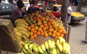 Marché Sandiniéry : les fruits toujours aussi prisés malgré la hausse des prix