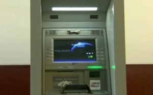Guichets automatiques : Des distributeurs de billets sans le sou (reportage)