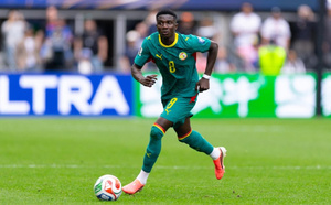 Lamine Camara, leader du classement des ballons récupérés en Europe, cherche encore sa place en sélection