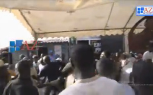  Vive bagarre au siège de l’Apr: Les militants s’entre-tuent et se défoulent sur la presse. Regardez !