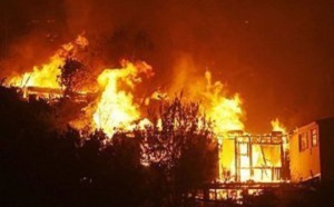 Urgent - La maison de Gris Bordeaux est en train d’être brûlée par les supporters de Fass ….
