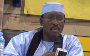 Vidéo - Serigne Mame Mor Mbacké s'est recueilli sur la tombe de Mouhamad Ali