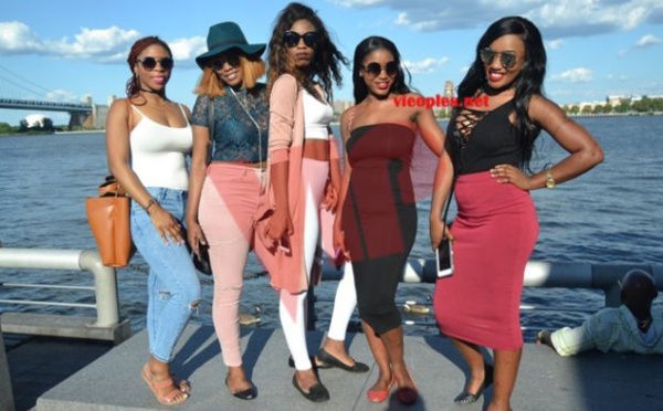 PHOTOS - Quand la fille de Aby Ndour, Binou joue la star en compagnie de sa bande