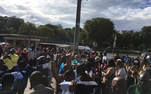 Les libéraux de Paris ont manifesté contre le "Macky"