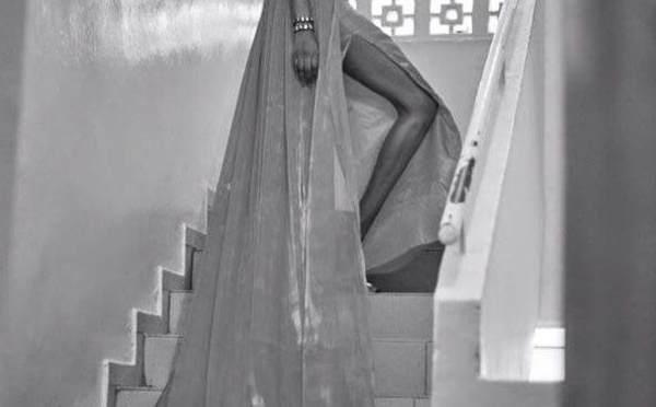 (2) Photos : La robe démesurée du mannequin Khady Bâ
