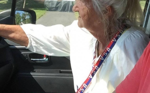 Une Américaine de 93 ans émeut un conducteur avec son histoire