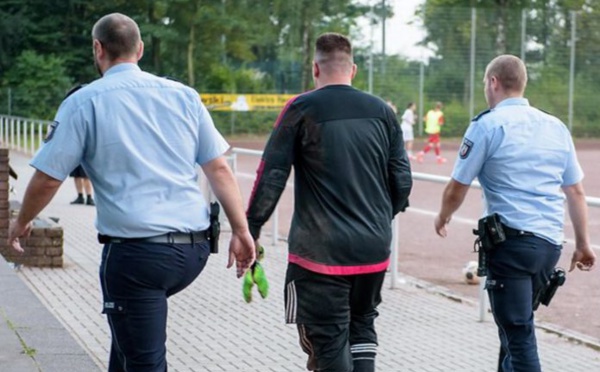 Allemagne-Insolite: Un match de football se termine sur le score 0-43, la police arrête le gardien