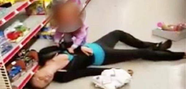 Elle fait une overdose devant sa fille de 2 ans: la vidéo déchirante