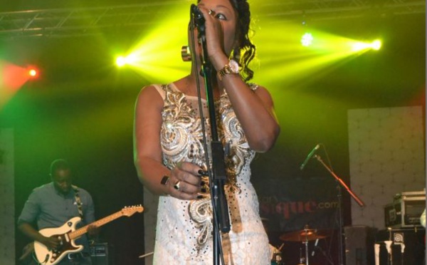 Titi la lionne de la musique Sénégalaise réussit son pari au Dock Haussman de Paris avec Africa Rythme. Regardez