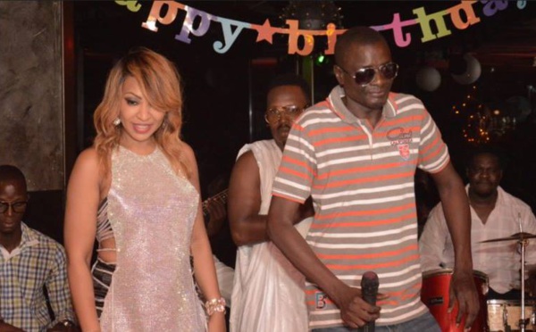 Viviane sur scène avec Ablaye Mbaye
