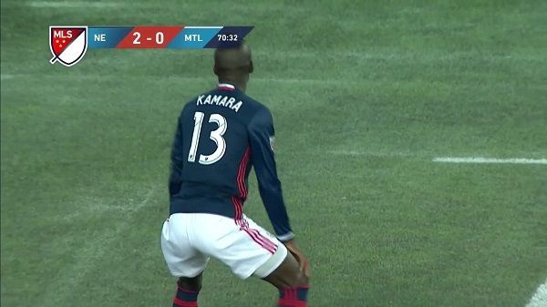 Vidéo: Kamara twerk après son but et récolte un carton jaune...Regardez