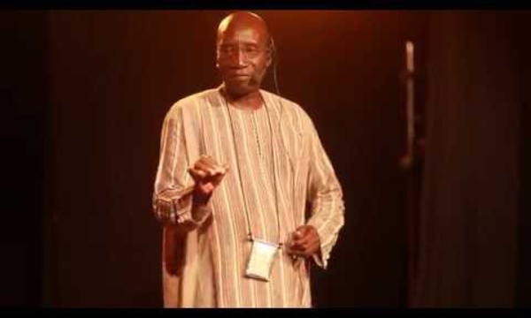 Ouvrages du professeur Babacar Mbaye Ndaak « Baay Lahat.. » et Baay Faal dédicacés à Douta Seck