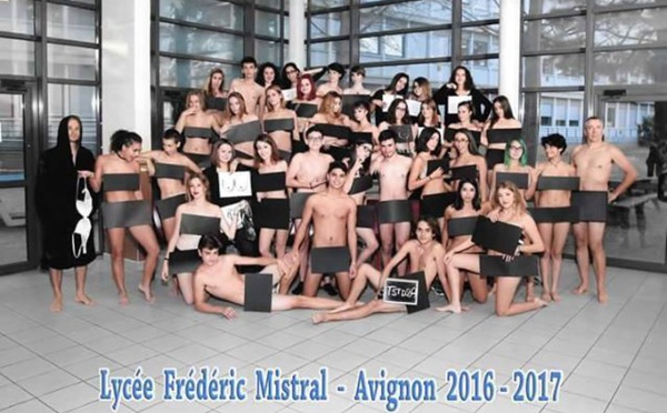 Ils ont eu le culot de faire leur photo de classe nus