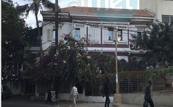 Carte postale: Place Jean-Louis Turbé, une place oubliée au 63 boulevard Djily Mbaye