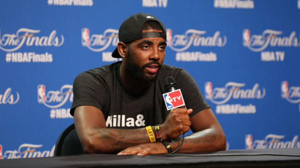 La star de la NBA, Kyrie Irving sème le trouble en affirmant à plusieurs reprises que... la terre est plate