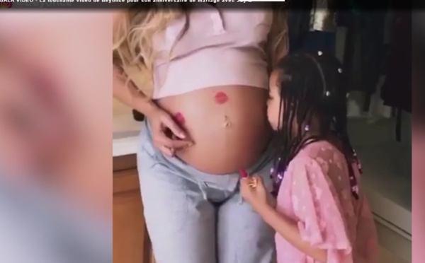 VIDEO – Pour ses 9 ans de mariage, Beyoncé poste une vidéo craquante de Blue Ivy embras­sant son ventre rond
