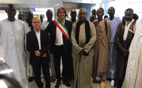 Italie: Serigne Mame Mor Mbacké accueilli à l’aéroport de Cagliari par M. Tomaso Antonio Locci, maire de Monserrato
