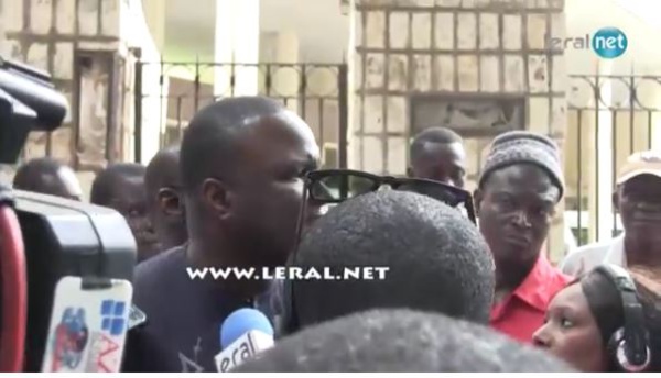 Vidéo : Altercation entre Dethié Fall et un policer devant l'Assemblée nationale