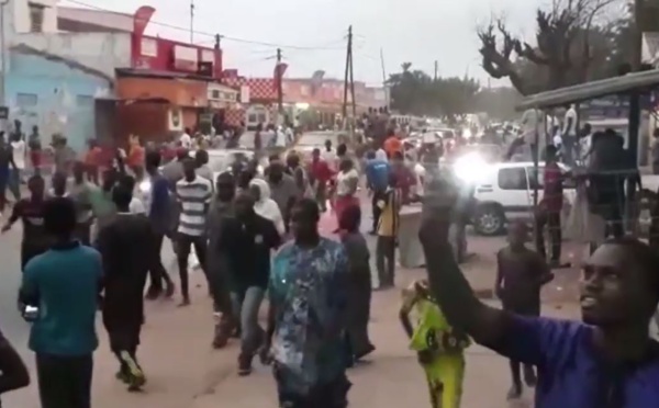 Vidéo : Me Abdoulaye Wade accueilli à Touba tel un khalife – Regardez.