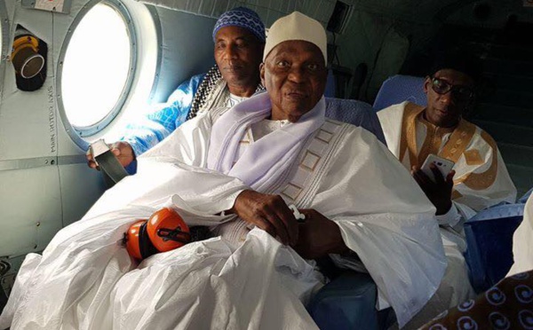 Photos : Wade, Decroix et le PDS dans leur hélico ila Touba....