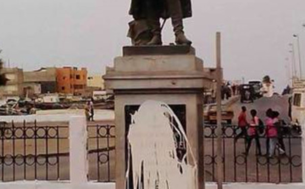Arrêt sur image – Saint-Louis : La statue de Faidherbe barbouillée…