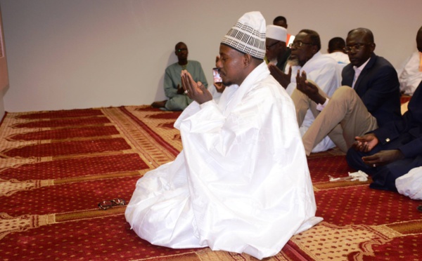 ( 16 Photos ) Visite de Sérigne Bass Abdou Khadre à l’aéroport de Blaise Diagne.… Tout ce que vous n’avez pas vu en Images