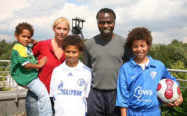 Souleymane Sané avec sa femme et ses enfants Leroy, Regina et Sidy