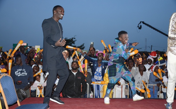 Photos : Akon guest star de Sen Petit Gallé, regardez les pas de danse de Alioune Badara Thiam