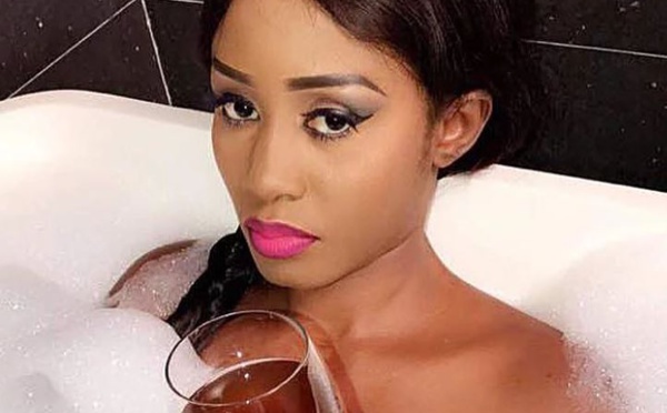 Photos : Queen Biz vous invite à son bain moussant