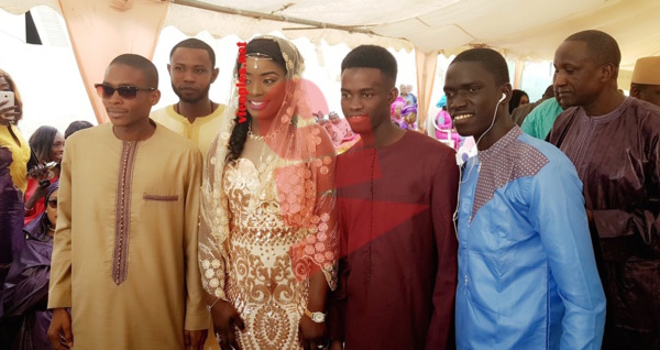 MARIAGE PHOTOS ET VIDEOS:Mame Diarra Babou vient de terrasser le coeur du patron du site sanslimites, Yankhoba Sané.