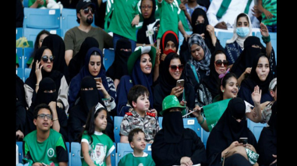 Arabie Saoudite: les femmes assistent pour la première fois, à un match de football (Photos)