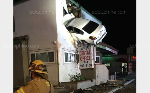 Incroyable accident: Une voiture s'encastre au premier étage d'un cabinet dentaire