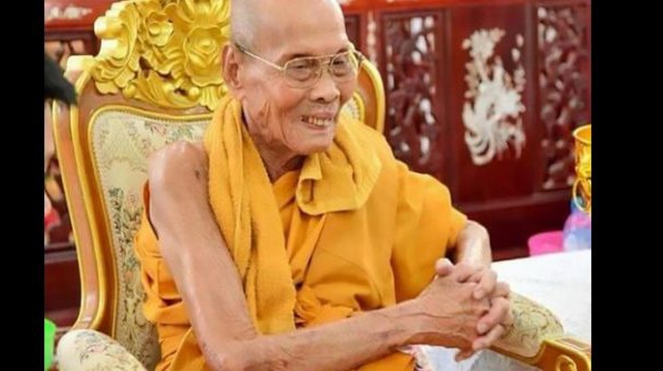 Incroyable: Un moine bouddhiste sourit des mois après sa mort (PHOTOS)